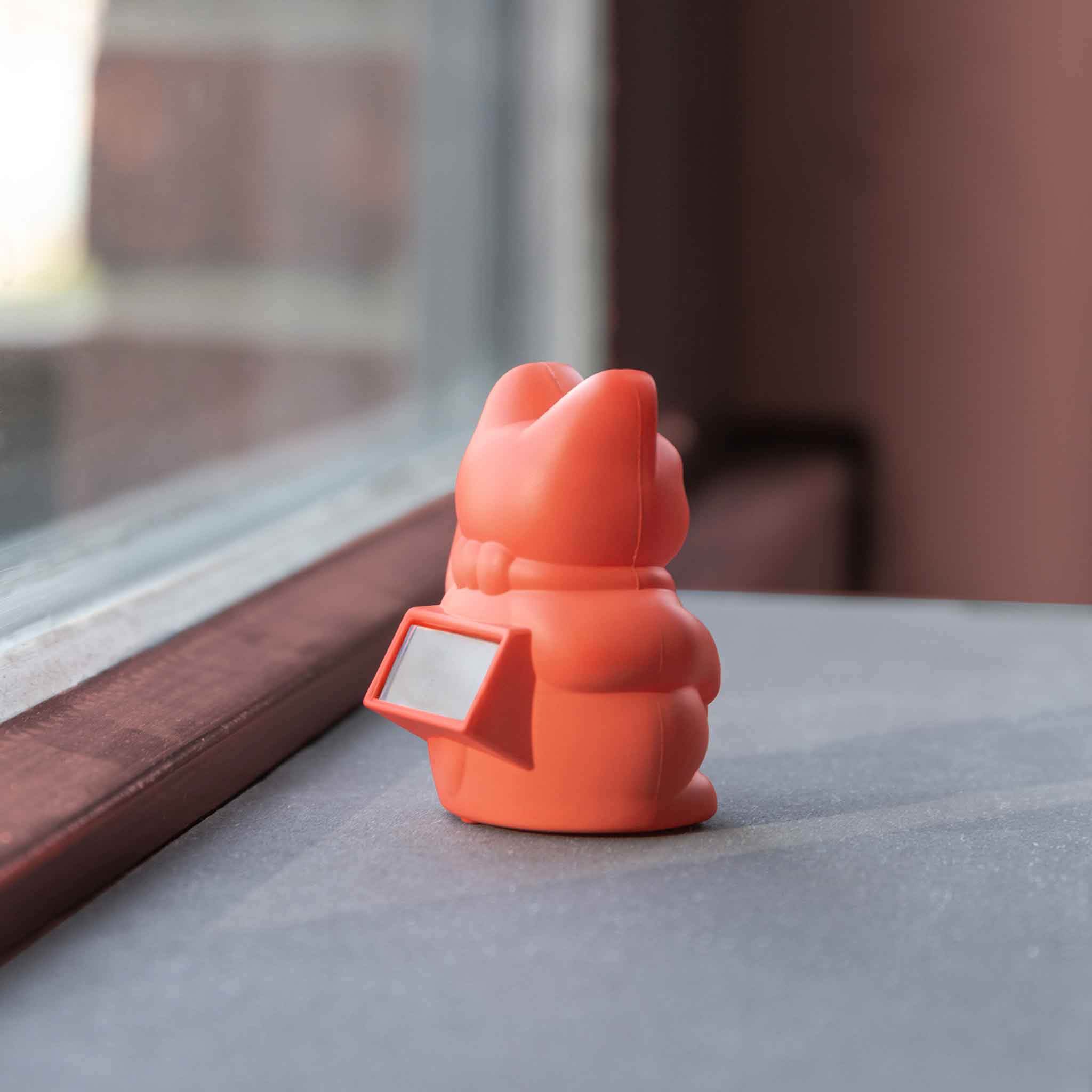 Winkekatze Solar Neon Orange