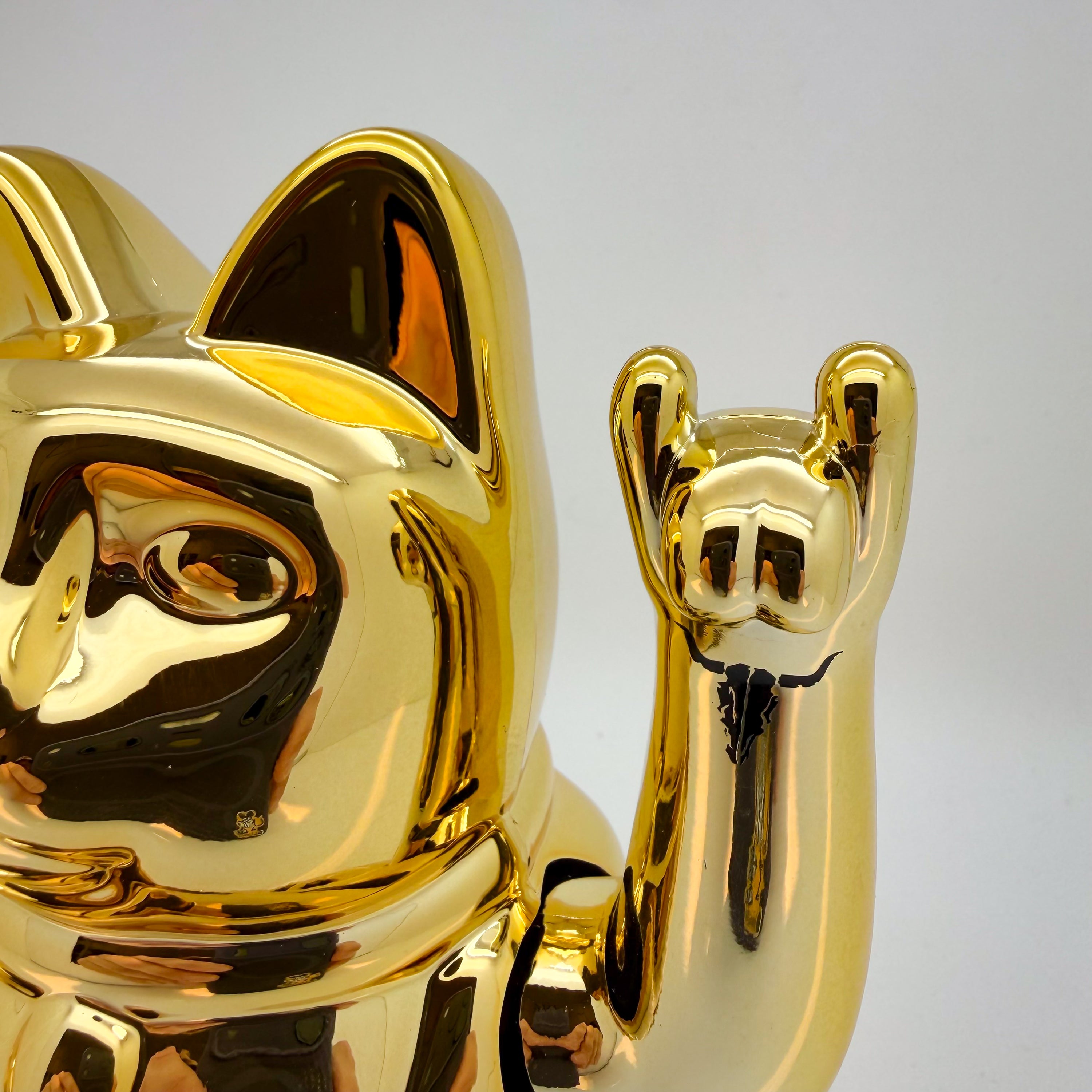 Lucky Cat Golden Helga