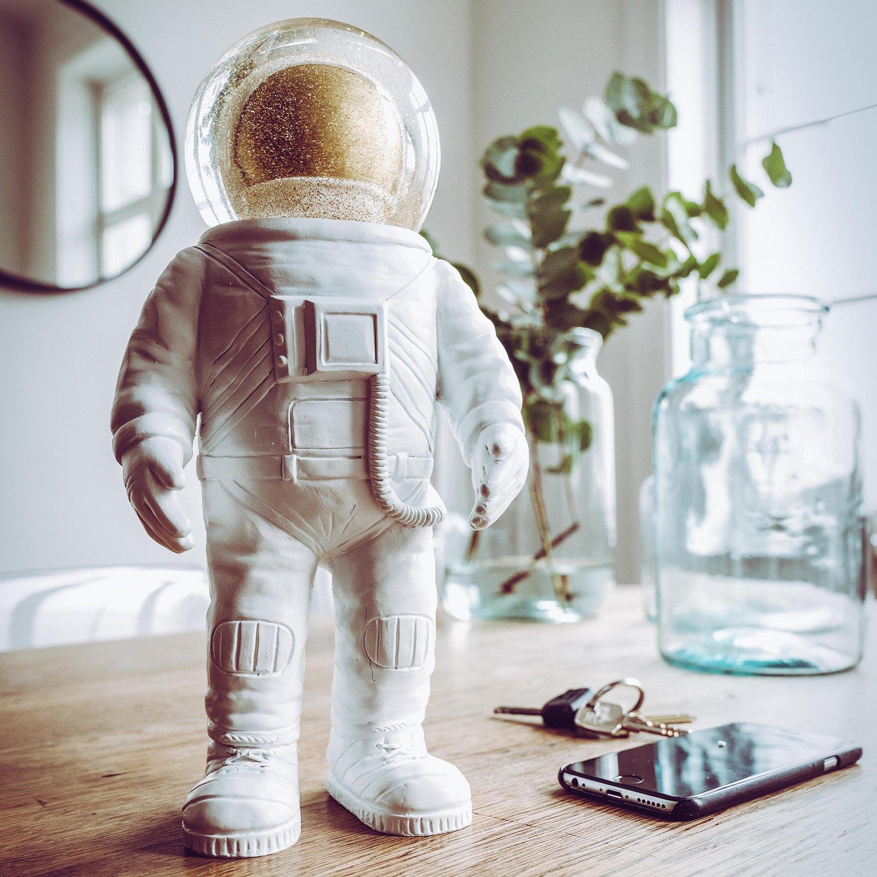Big bucket of astronauts online